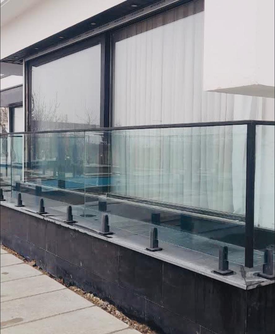 ویلای کردان نصب هندریل شیشه ای